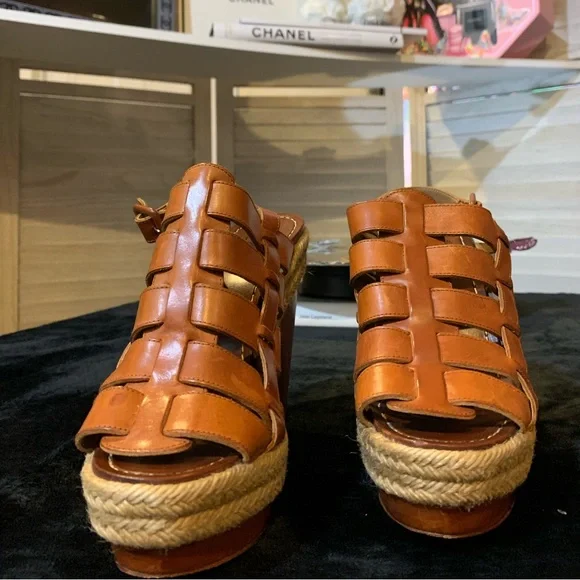 EUC!!!Christian Louboutin 💖wedges